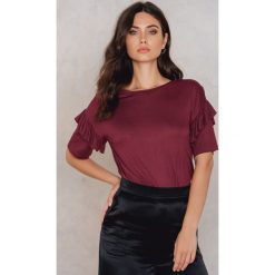 Rut&Circle Top Irma frill sleeve - Purple. Fioletowe topy damskie Rut&Circle, bez wzorów, z okrągłym kołnierzem. W wyprzedaży za 40,47 zł.