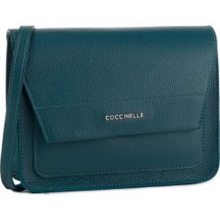 Torebka COCCINELLE - EO5 Sandy E1 EO5 15 01 01 Teal B26. Zielone listonoszki damskie Coccinelle, na imprezę, bez wzorów, ze skóry, bez dodatków. Za 949,00 zł.