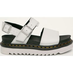 Dr. Martens - Sandały skórzane Voss. Szare klapki damskie Dr. Martens, bez wzorów, ze skóry, bez obcasa, na obcasie. Za 479,90 zł.