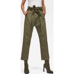 G-Star Raw - Spodnie. Zielone spodnie damskie G-Star RAW, bez wzorów, z bawełny, retro. W wyprzedaży za 359,90 zł.