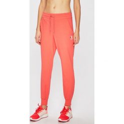 Reebok Classic - Spodnie. Różowe spodnie damskie Reebok Classic, s, bez wzorów, z elastanu, casualowe. W wyprzedaży za 139,90 zł.