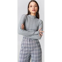 Golfy damskie: NA-KD Prążkowany sweter dzianinowy – Grey