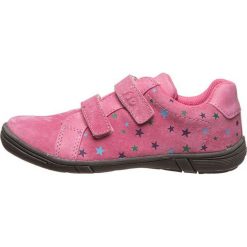 Skórzane sneakersy w kolorze jasnoróżowym. Różowe trampki dziewczęce Pio, bez wzorów, bez zapięcia. W wyprzedaży za 145,95 zł.