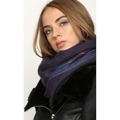 Szaliki damskie: Granatowy Szalik Scottish