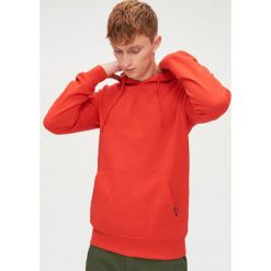 Bluza basic z kapturem - Czerwony. Czerwone bluzy męskie Cropp, s, bez wzorów, z kapturem, bez rękawów, z kapturem. Za 79,99 zł.