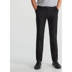 Spodnie chino - Czarny. Czarne chinosy męskie marki Reserved, m. Za 99,99 zł.