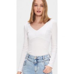 Bluzka basic - Biały. Białe bluzki damskie House, s, bez wzorów, bez kołnierzyka, bez rękawów. Za 39,99 zł.
