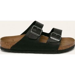 Birkenstock - Klapki skórzane Arizona. Czarne kapcie męskie Birkenstock, ze skóry, na klamry. W wyprzedaży za 349,90 zł.