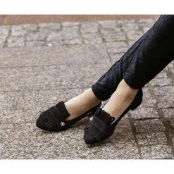 Zamszowe balerinki z frędzlami - skóra naturalna - model 046 - kolor czarny welur. Czarne baleriny damskie Zapato, bez wzorów, z jeansu, klasyczne, bez obcasa, na obcasie. W wyprzedaży za 224,25 zł.