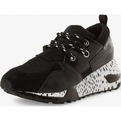 Steve Madden - Tenisówki damskie z dodatkiem skóry, czarny. Czarne trampki i tenisówki damskie Steve Madden, bez wzorów, ze skóry, bez zapięcia. Za 399,95 zł.