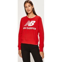 New Balance - Bluza. Czerwone bluzy damskie New Balance, s, z nadrukiem, z elastanu, bez rękawów, bez kaptura. W wyprzedaży za 199,90 zł.