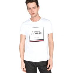 Tommy Hilfiger Koszulka Biały. Białe podkoszulki męskie TOMMY HILFIGER, xl, z nadrukiem, z bawełny, bez kołnierzyka, krótkie. Za 240,95 zł.