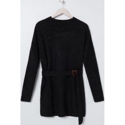 Melanżowy sweter z paskiem - Czarny. Czarne swetry damskie Sinsay, s, bez wzorów, bez rękawów, bez kaptura. Za 69,99 zł.