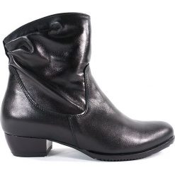 BOTKI DAMSKIE GRE 607 CZA. Botki damskie Gregors, ze skóry, bez obcasa, bez zapięcia. Za 189,00 zł.