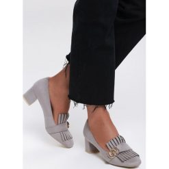 Szare Czółenka Paisley. Szare czółenka damskie Renee, bez wzorów, bez obcasa. W wyprzedaży za 54,99 zł.