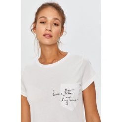 Answear Lab - T-shirt. Białe bluzki damskie Answear Lab, s, z nadrukiem, z bawełny, casualowe, z okrągłym kołnierzem. Za 49,90 zł.