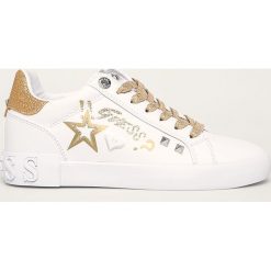 Guess Jeans - Buty. Białe buty sportowe damskie Guess Jeans, z jeansu. W wyprzedaży za 299,90 zł.