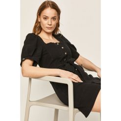 Answear - Sukienka jeansowa. Czarne sukienki damskie ANSWEAR, na co dzień, s, bez wzorów, z bawełny, casualowe, z dekoltem karo, z krótkim rękawem, krótkie, mini, rozkloszowane. W wyprzedaży za 139,90 zł.
