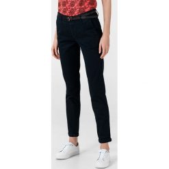 Scotch & Soda Spodnie Niebieski. Niebieskie spodnie damskie Scotch & Soda, w paski, z elastanu. Za 395,95 zł.
