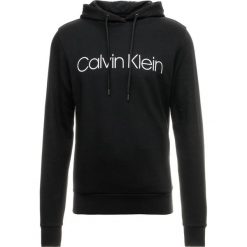 Calvin Klein KAMS HOODY Bluza z kapturem black. Szare bluzy męskie rozpinane marki Calvin Klein Jeans, l, z nadrukiem, z bawełny, z kapturem. Za 449,00 zł.