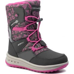 Śniegowce GEOX - J Roby G.B Wpf A J942UA 050FU C9325 M Dk Grey/Fuchsia. Szare śniegowce dziewczęce Geox, bez zapięcia. W wyprzedaży za 229,00 zł.