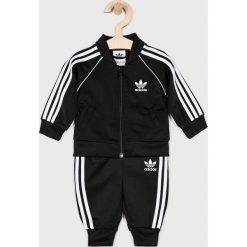 Adidas Originals - Dres dziecięcy 62-104 cm. Czarne spodnie chłopięce adidas Originals, bez wzorów, z poliesteru. W wyprzedaży za 179,90 zł.