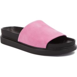 Klapki VAGABOND - Erin 4532-040-60 Pink. Różowe klapki damskie marki Vagabond, bez wzorów, ze skóry, bez obcasa. W wyprzedaży za 219,00 zł.