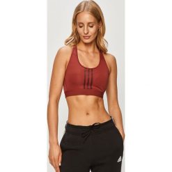Adidas Performance - Biustonosz sportowy. Czerwone biustonosze sportowe damskie adidas Performance, s, z nadrukiem, z poliesteru. Za 149,90 zł.