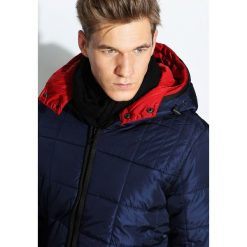 Granatowa Kurtka Reddnes. Czarne marynarki męskie Born2be, na zimę, xxl, bez wzorów. Za 94,99 zł.