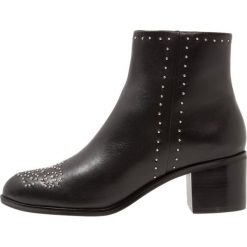 Dune London QUEENIES Ankle boot black. Czarne botki damskie marki Dune London, ze skóry ekologicznej, bez obcasa, bez zapięcia. Za 719,00 zł.