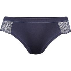 Figi klasyczne Bea Jeans. Szare figi damskie Jadea, w koronkowe wzory, z jeansu. Za 18,99 zł.