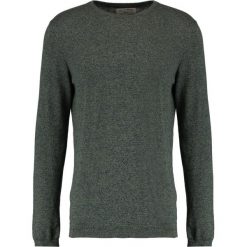 Swetry klasyczne męskie: TOM TAILOR DENIM GRINDLE BASIC PLUS CREWNECK Sweter oak leaf green