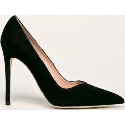 Stuart Weitzman - Szpilki Anny 105. Czarne szpilki Stuart Weitzman, bez wzorów, ze skóry, bez obcasa, na obcasie, bez zapięcia. Za 1499,00 zł.