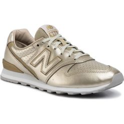 Sneakersy NEW BALANCE - WL996ALT Złoty. Żółte półbuty damskie New Balance, na co dzień, bez wzorów, ze skóry ekologicznej, bez obcasa, na płaskiej podeszwie, bez zapięcia. W wyprzedaży za 299,00 zł.