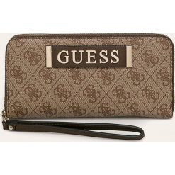 Guess Jeans - Portfel. Pomarańczowe portfele damskie Guess Jeans, z aplikacjami, z poliesteru. W wyprzedaży za 199,90 zł.