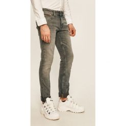 Tommy Jeans - Jeansy Scanton. Niebieskie jeansy męskie Tommy Jeans, bez wzorów. W wyprzedaży za 289,90 zł.