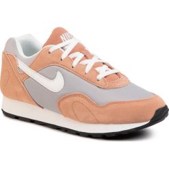 Buty NIKE - Outburst AO1069 007 Atmosphere Grey/Summit White. Szare buty sportowe damskie Nike, bez wzorów, ze skóry, sportowe. Za 379,00 zł.