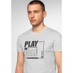 T-shirt męski TSM004 - chłodny jasny szary melanż. Szare t-shirty męskie 4f, m, bez wzorów, bez kołnierzyka. W wyprzedaży za 34,99 zł.
