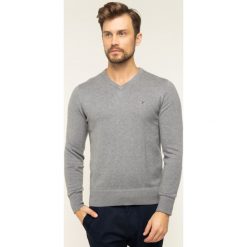 Sweter TOMMY HILFIGER Pima Cotton Cashmere Neck MW0MW11673. Szare swetry męskie TOMMY HILFIGER, m, bez wzorów, z bawełny, klasyczne, z klasycznym kołnierzykiem, bez kaptura. W wyprzedaży za 259,00 zł.