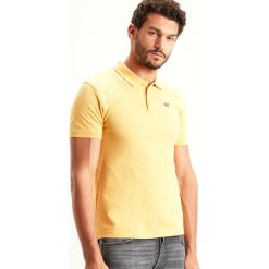 Levi's Housemartk Polo Koszulka Żółty. Żółte podkoszulki męskie Levi's®, s, bez wzorów, z bawełny, bez rękawów. Za 223,95 zł.