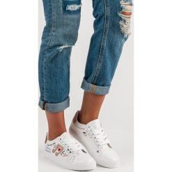 STYLOWE BIAŁE TRAMPKI. Białe tenisówki damskie Merg. Za 32,90 zł.
