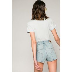 Wrangler - Szorty Pin Up Short. Szare szorty damskie marki Wrangler, z bawełny, casualowe. W wyprzedaży za 199,90 zł.