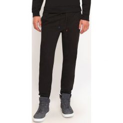 Spodnie długie męskie zwężane, luźne. Czarne spodnie męskie DRYWASH, xl, bez wzorów, z dzianiny, sportowe, długie. W wyprzedaży za 29,99 zł.