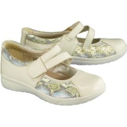 COMFORTABEL 942596-81 offwhite, półbuty damskie. Półbuty damskie Comfortabel, bez wzorów, bez obcasa, bez zapięcia. Za 339,90 zł.