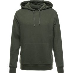 Samsøe & Samsøe POISON HOODIE Bluza z kapturem climbing ivy. Zielone bluzy męskie marki Samsøe & Samsøe, xl, bez wzorów, z bawełny, z kapturem, bez rękawów, z kapturem. Za 499,00 zł.