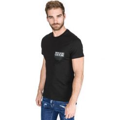 Versace Jeans Couture Koszulka Czarny. Czarne podkoszulki męskie Versace Jeans Couture, xxl, z haftami, z bawełny, z krótkim rękawem. Za 274,95 zł.