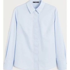 Mango - Koszula Sofia5. Niebieskie bluzki damskie Mango, s, bez wzorów, z elastanu, eleganckie, z klasycznym kołnierzykiem, z długim rękawem. Za 89,90 zł.