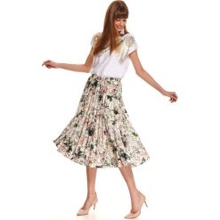 Zwiewna plisowana spódnica midi w jasny kwiatowy wzór. Białe spódniczki damskie Top Secret, na imprezę, bez wzorów, eleganckie, midi. W wyprzedaży za 129,99 zł.