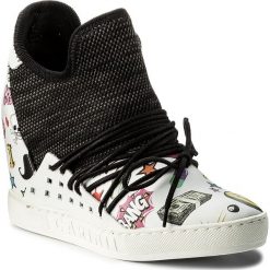 Sneakersy CARINII - B4019 J97-G34-K25-B88. Białe sneakersy damskie Carinii, z materiału. W wyprzedaży za 229,00 zł.