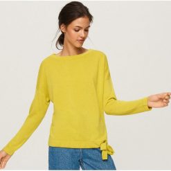 Sweter z wiązaniem na dole - Zielony. Zielone bez kategorii Reserved, s. Za 49,99 zł.
